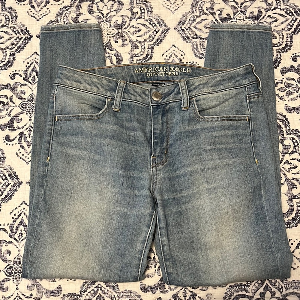 Light wash jegging skinny jeans